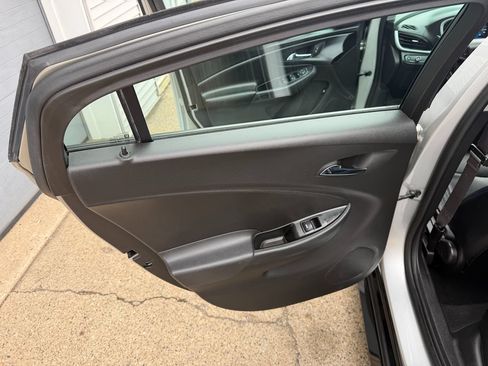 Used 2017 Chevrolet Volt LT FWD image 26