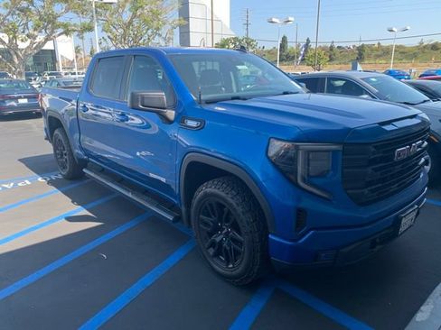 Used 2022 GMC Sierra 1500 Elevation w/ X31 Off-Road Package AWD/4WD image 5