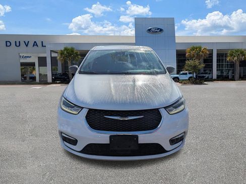 Used 2024 Chrysler Pacifica Limited FWD image 9