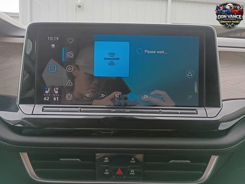 Used 2025 Volkswagen Atlas SE FWD image 18