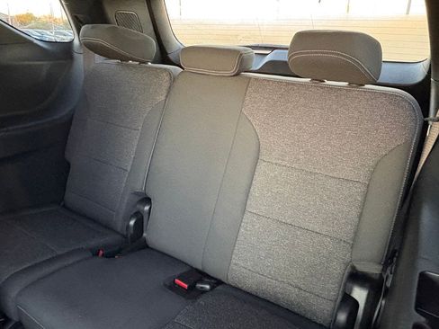 Used 2025 Chevrolet Traverse LT image 33