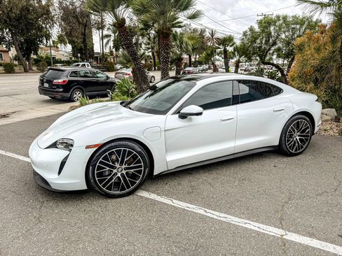 Used 2022 Porsche Taycan RWD image 6