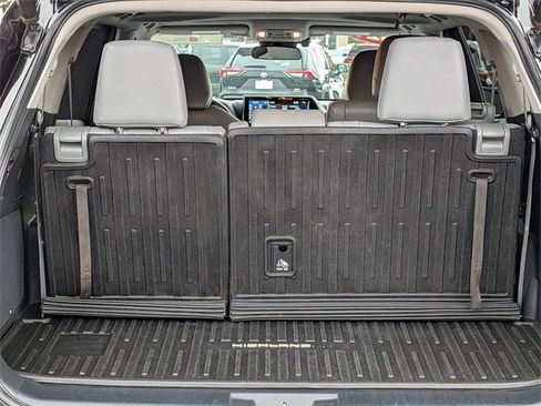 Used 2021 Toyota Highlander Limited image 7