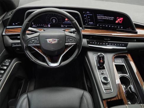 Used 2022 Cadillac Escalade Luxury AWD/4WD image 13