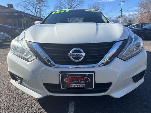 Used 2016 Nissan Altima 2.5 SV image 2