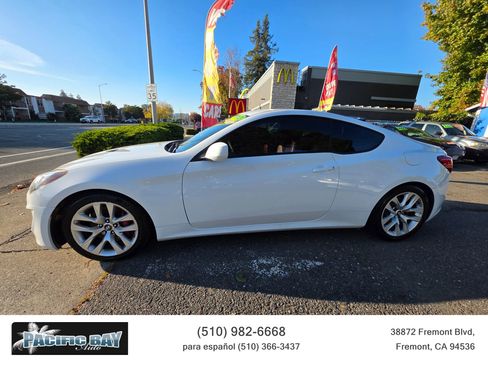 Used 2013 Hyundai Genesis 3.8 image 4