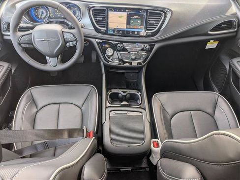 New 2026 Chrysler Pacifica Limited w/ S Appearance Package AWD/4WD image 15