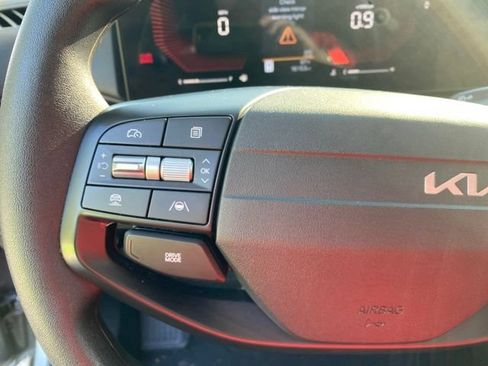 Used 2025 Kia K4 FWD image 12