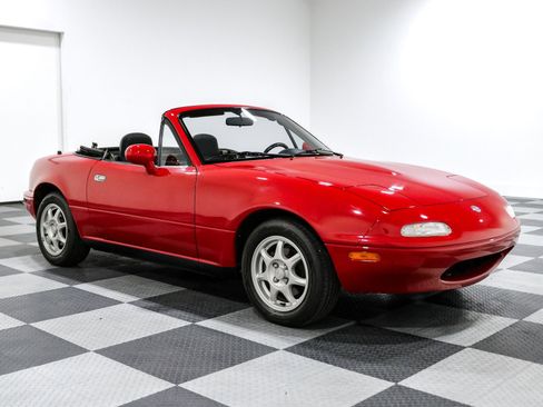 Used 1995 MAZDA MX-5 Miata RWD image 1
