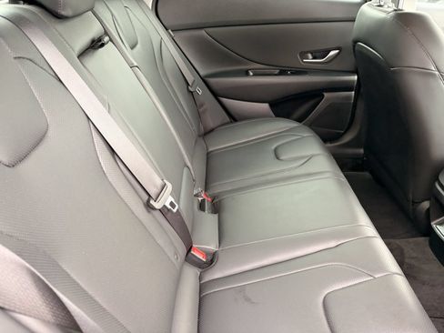 Used 2025 Hyundai Elantra Limited FWD image 13