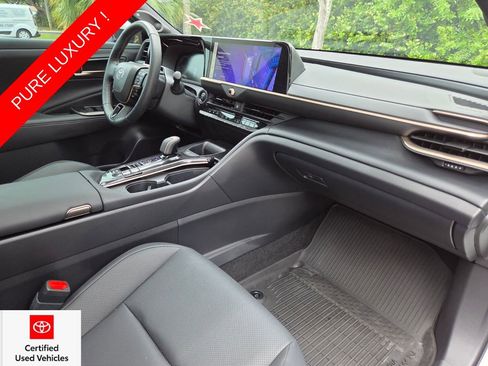 Used 2024 Toyota Crown AWD/4WD image 13