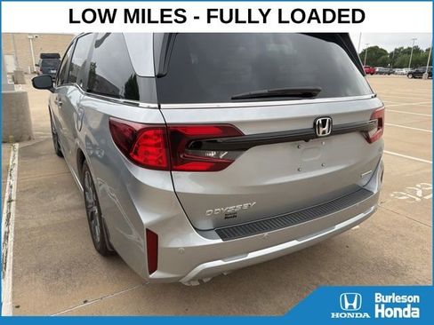 Used 2025 Honda Odyssey Touring image 2