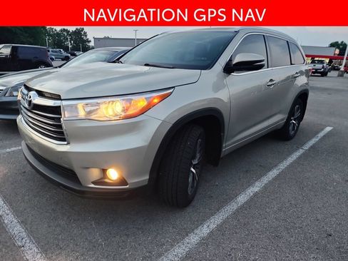 Used 2016 Toyota Highlander XLE AWD/4WD image 6