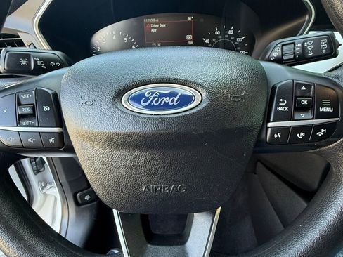 Used 2020 Ford Escape SE image 25