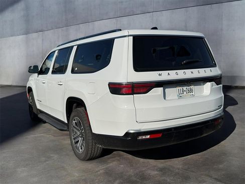 Certified 2024 Jeep Wagoneer L Series II w/ Flexible Seating Group image 16