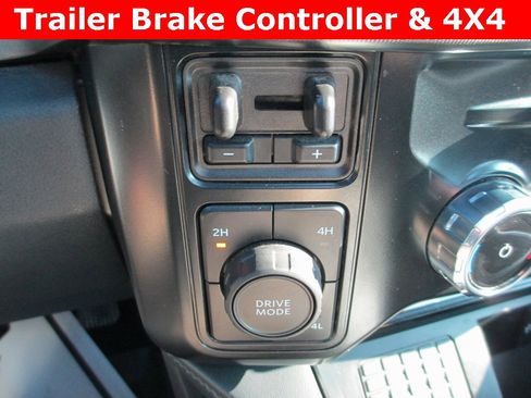 Used 2025 Ford F450 Platinum w/ FX4 Off-Road Package image 20