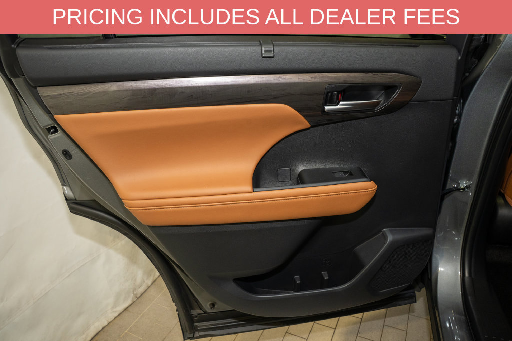 Used 2026 Toyota Highlander Platinum AWD/4WD image 13