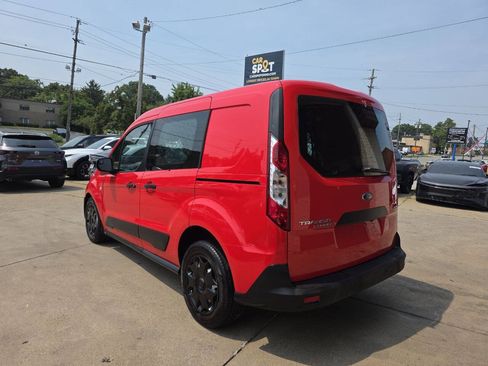 Used 2022 Ford Transit Connect XLT FWD image 5