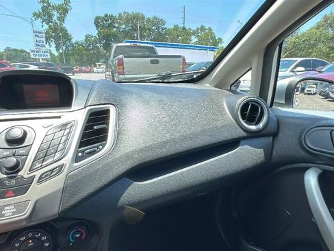 Used 2012 Ford Fiesta SE FWD image 40