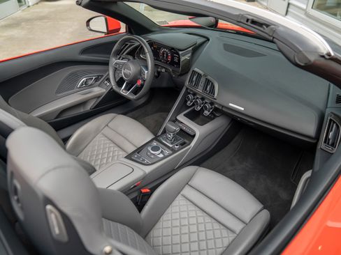 Used 2017 Audi R8 V10 image 6