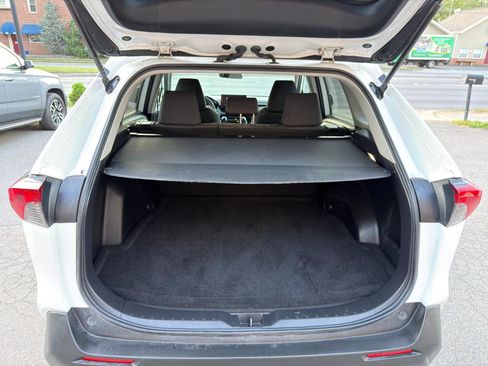 Used 2022 Toyota RAV4 LE image 13