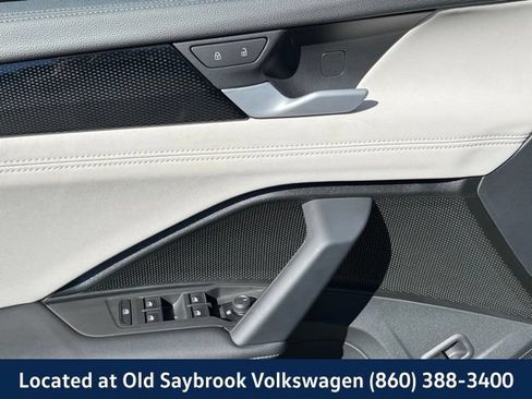 Used 2025 Volkswagen Tiguan SE AWD/4WD image 35