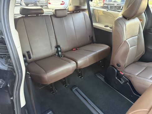 Used 2017 Toyota Sienna Limited Premium w/ Protection Package AWD/4WD image 18