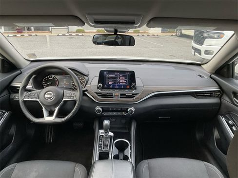 Used 2023 Nissan Altima 2.5 SV image 18