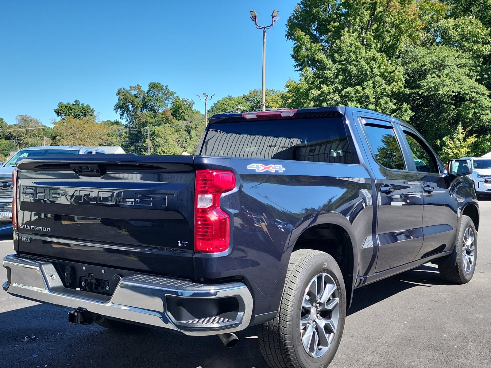 Used 2023 Chevrolet Silverado 1500 LT AWD/4WD image 5