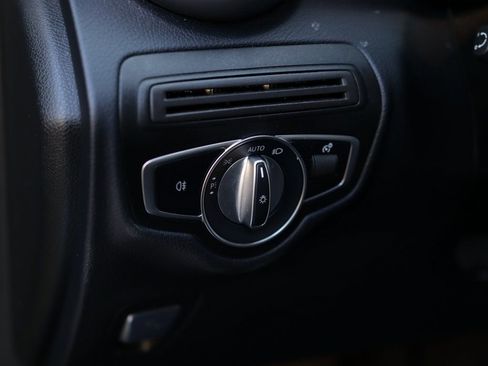 Used 2021 Mercedes-Benz GLC 300 4MATIC image 10