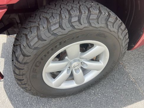 Used 2013 Nissan Titan SV w/ SV Value Truck Pkg AWD/4WD image 4