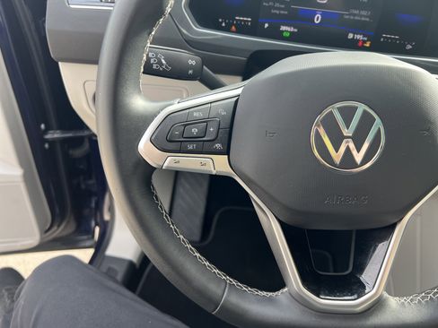 Certified 2023 Volkswagen Tiguan SE w/ Panoramic Sunroof Package image 18