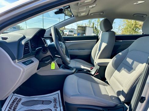 Used 2020 Hyundai Elantra SE image 9
