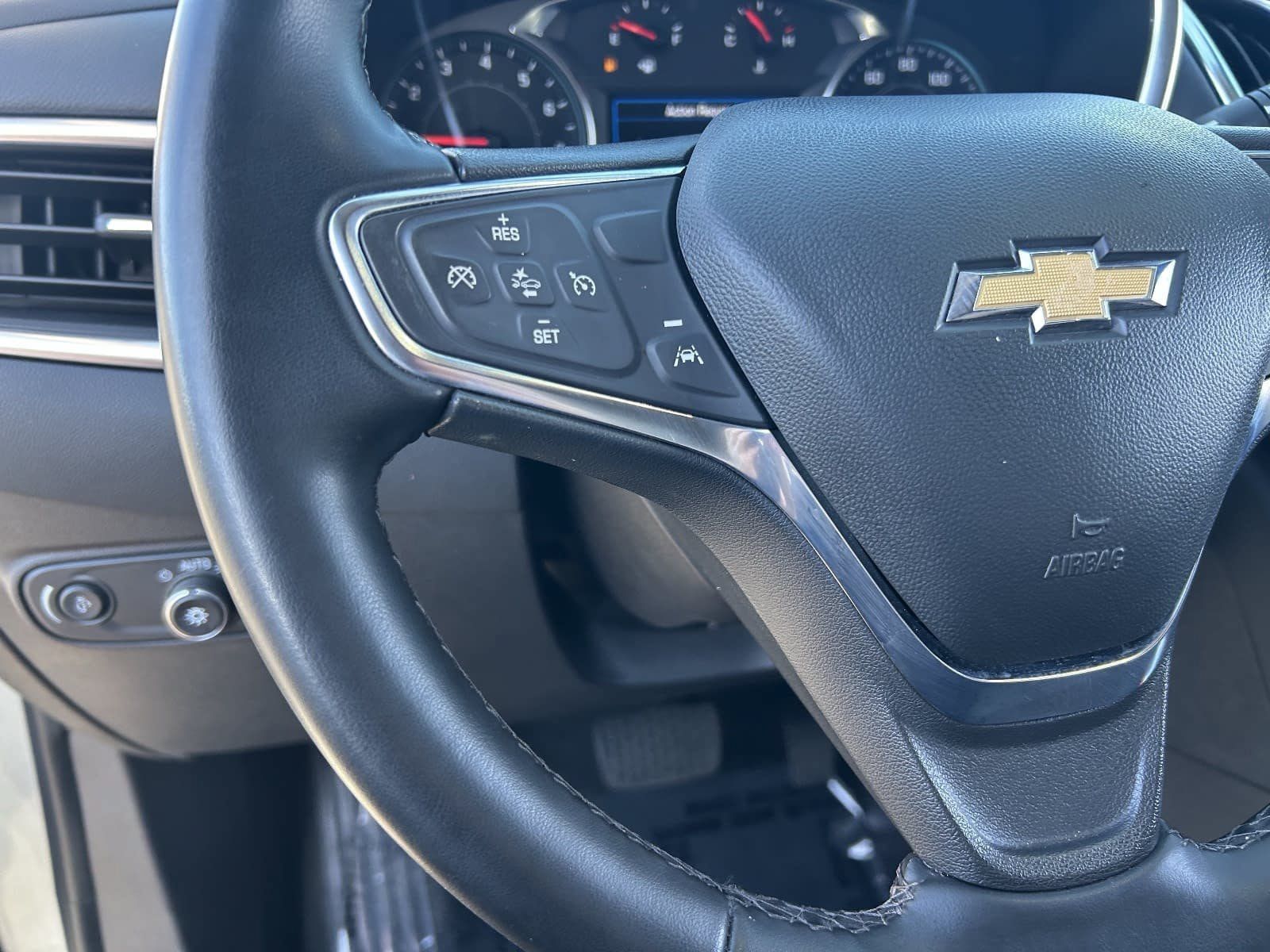 Used 2024 Chevrolet Equinox LT FWD image 29