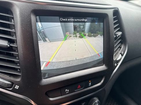 Used 2021 Jeep Cherokee Trailhawk w/ Comfort/Convenience Group AWD/4WD image 20