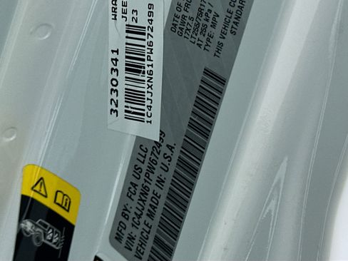 Used 2023 Jeep Wrangler Unlimited AWD/4WD image 12