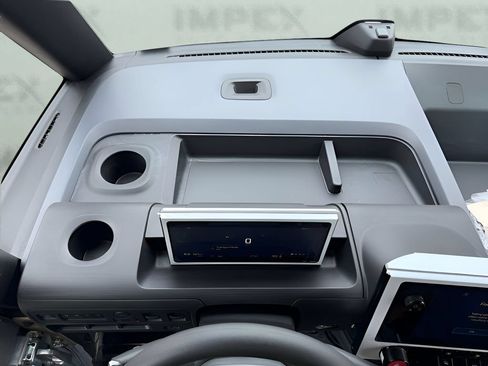 Used 2024 Chevrolet Brightdrop 600 w/ Commercial Equipment Package AWD/4WD image 40