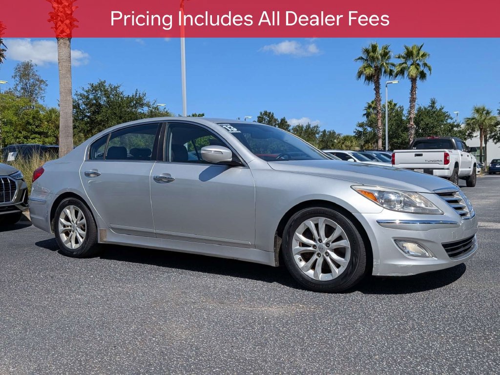 Used 2013 Hyundai Genesis 3.8 RWD image 2