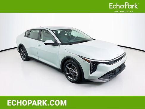 Used 2025 Kia K4 LXS image 1
