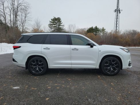 Used 2024 Lexus TX 500h AWD w/ Technology Package image 8