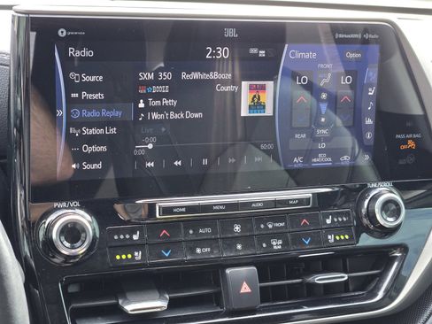 Used 2021 Toyota Highlander Limited image 16