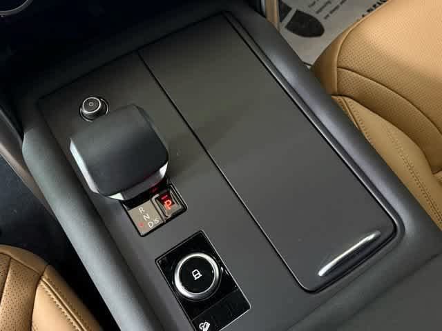 Used 2026 Land Rover Discovery Dynamic SE AWD/4WD image 36