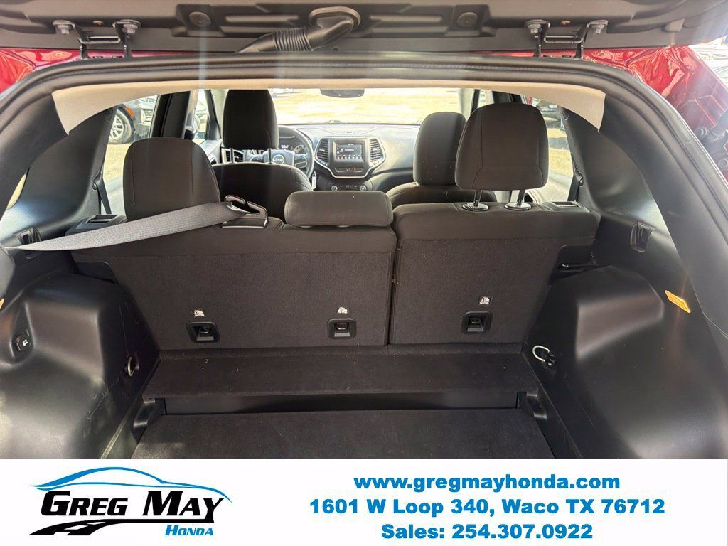 Used 2021 Jeep Cherokee Latitude FWD image 24