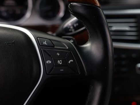 Used 2013 Mercedes-Benz E 350 4MATIC Wagon image 32