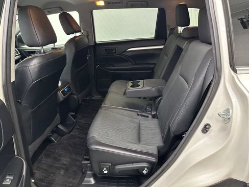 Used 2015 Toyota Highlander Plus FWD image 22