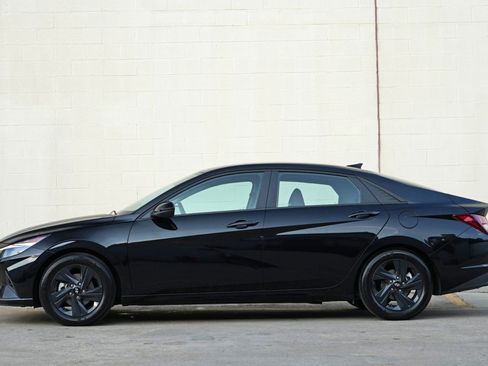 Used 2023 Hyundai Elantra SEL w/ Cargo Package FWD image 8