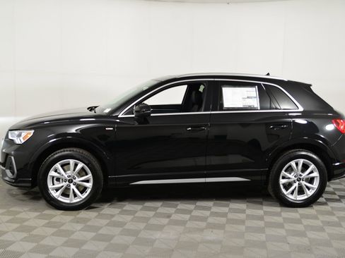 Used 2025 Audi Q5 Premium w/ Convenience Package AWD/4WD image 2