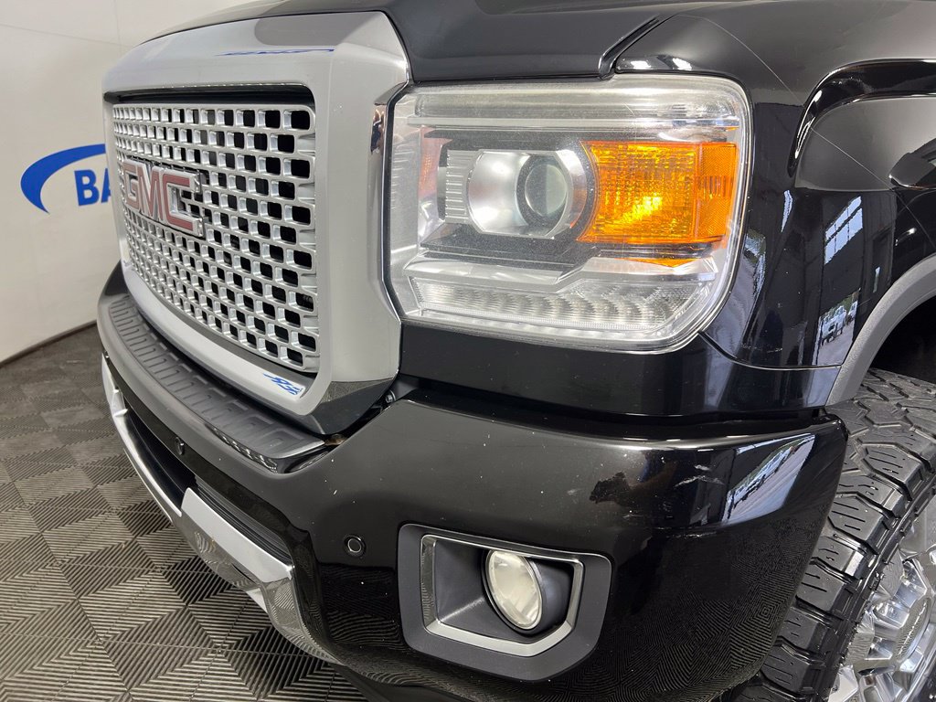 Used 2016 GMC Sierra 2500 Denali w/ Suspension Package, Off-Road AWD/4WD image 32