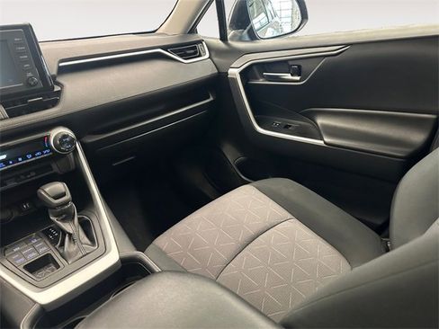 Used 2019 Toyota RAV4 XLE w/ Carpet Mat Package image 11