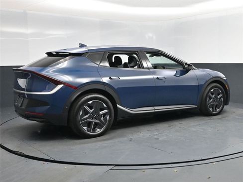 New 2025 Kia EV6 Light w/ Light LR Technology Package image 4